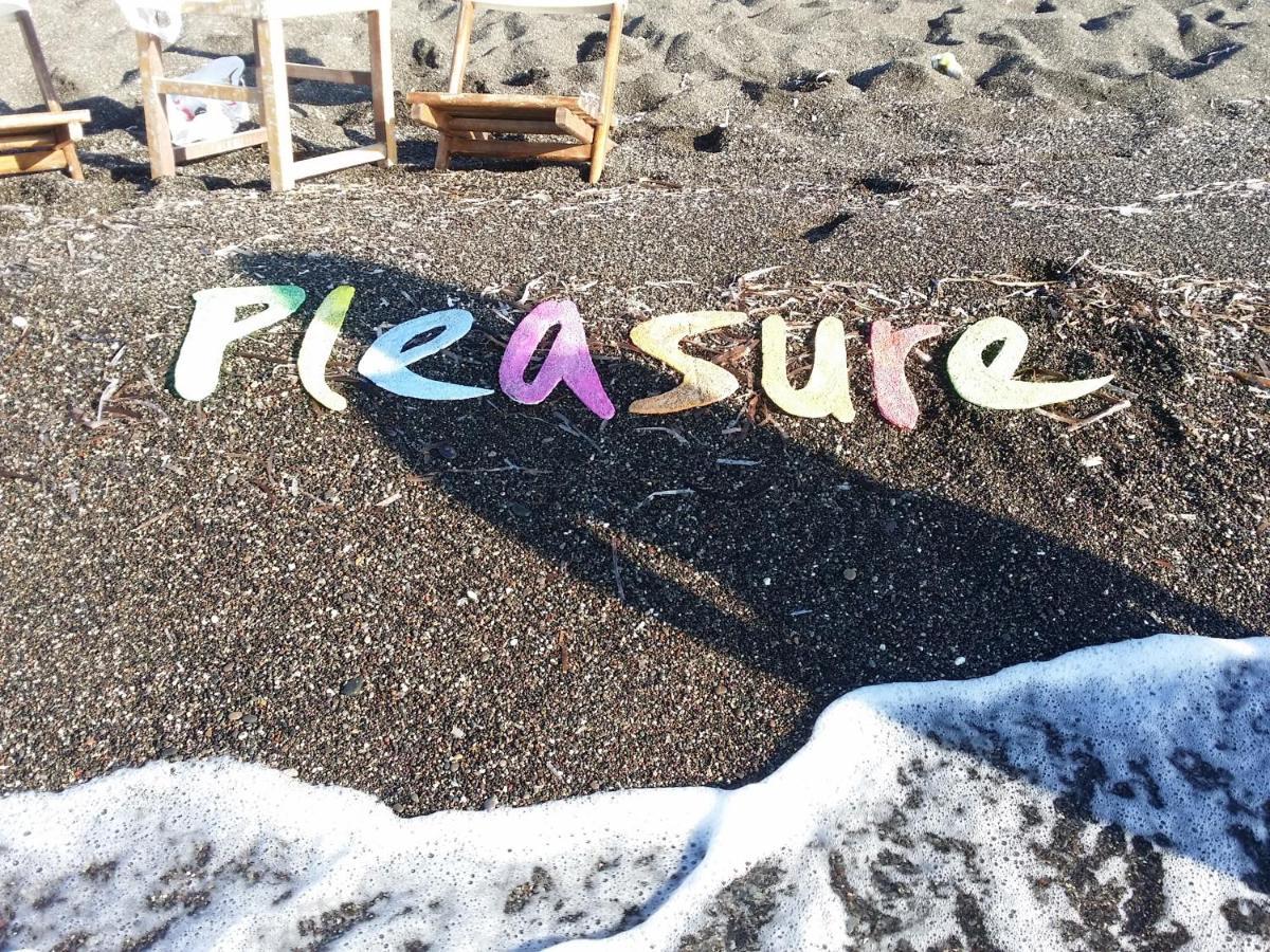 Pleasure Seaside Rooms Perissa  Exterior photo